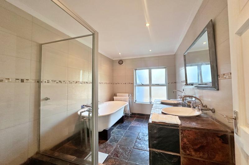 To Let 3 Bedroom Property for Rent in Van Riebeeckstrand Western Cape
